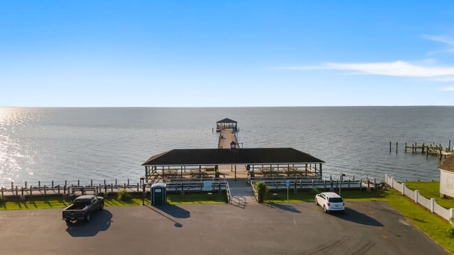 Building Photo - Brand New House Close to the Bay!