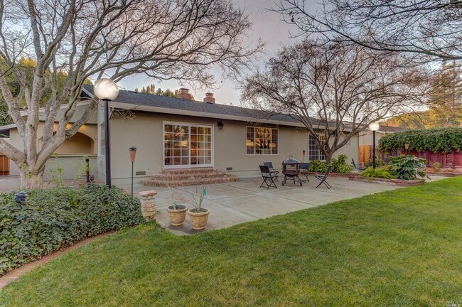 Building Photo - Three Bedroom Single Story Ranch Napa home in Coveted Hidden Valley