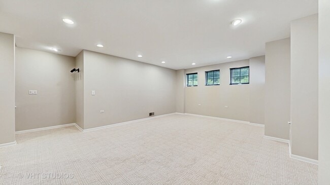 Building Photo - 708 W Aldine Ave