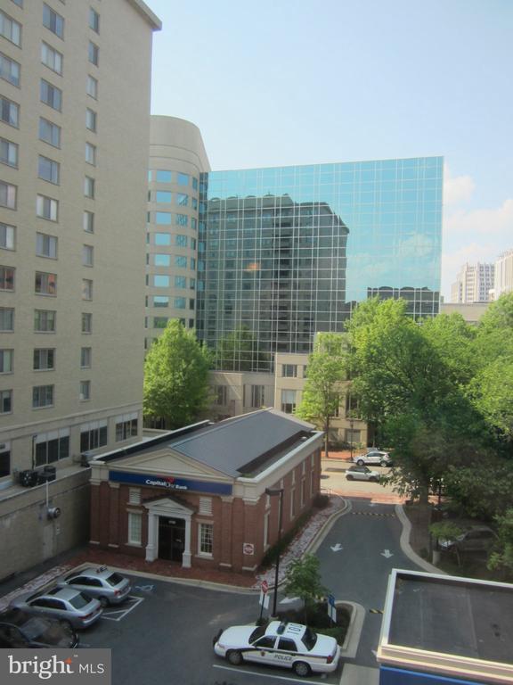 Building Photo - 7111 Woodmont Ave