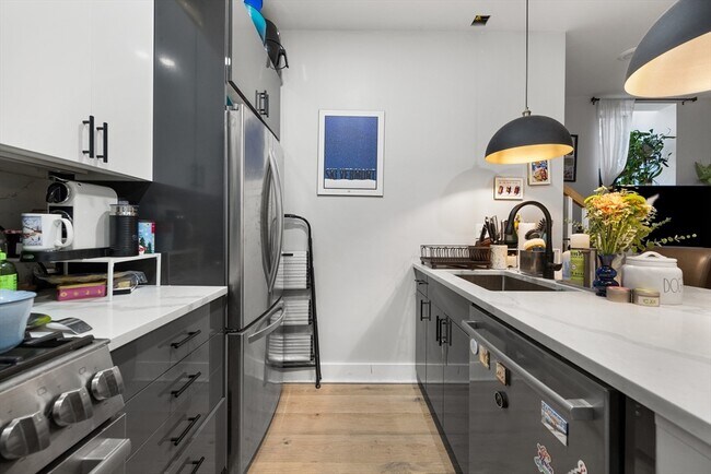 Building Photo - 300 Somerville Ave