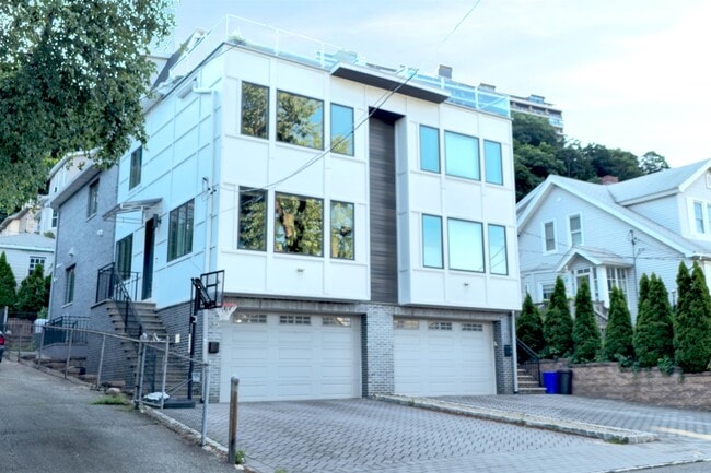 Building Photo - 36 Myrtle Ave