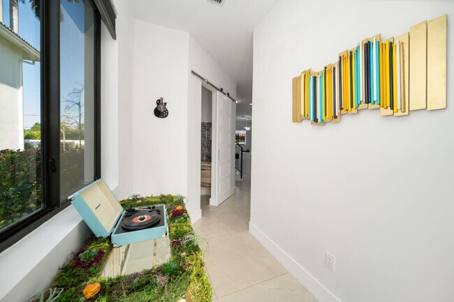 Building Photo - 3246 SW 44th St