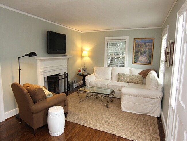Building Photo - Adorable, Renovated Bungalow with Huge Yar...