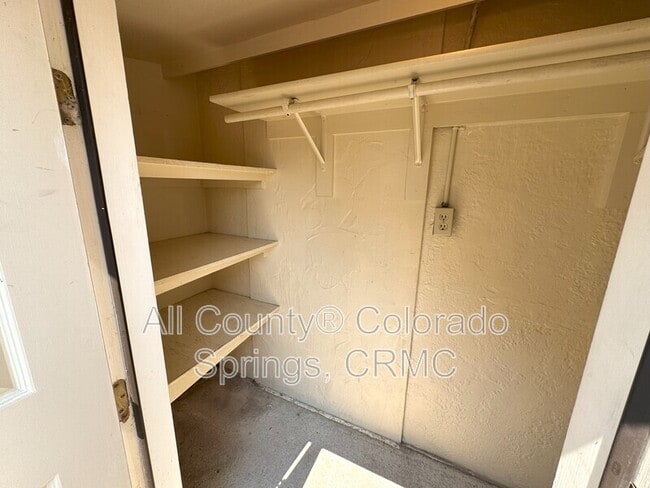Building Photo - 209 S 25th St
