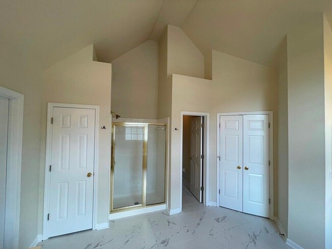 Building Photo - 400 Park Creek Dr