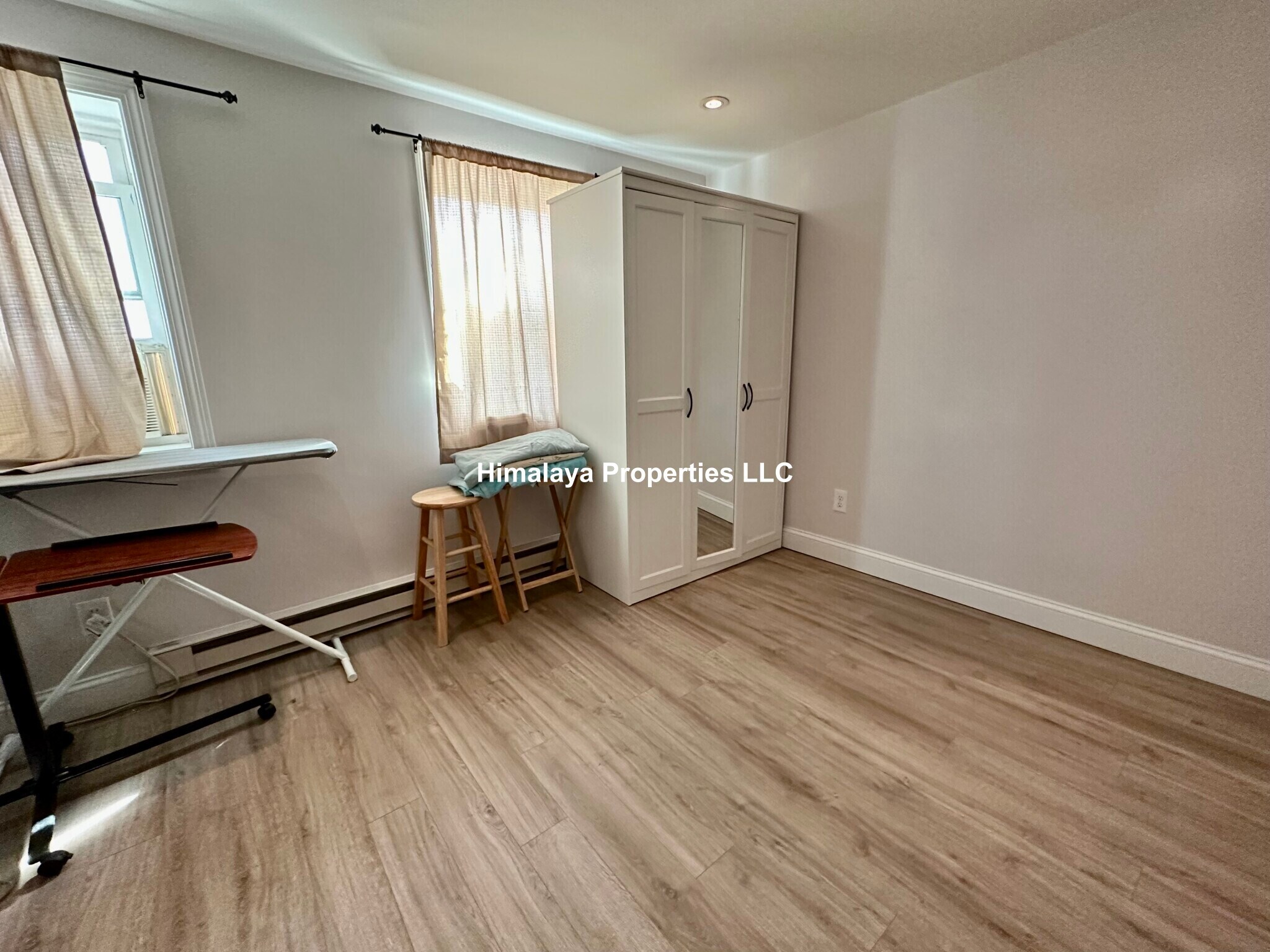 Building Photo - 122 D St