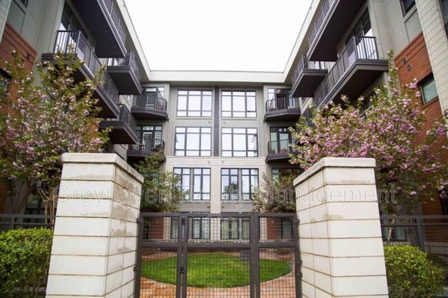 Building Photo - 129 Walnut St