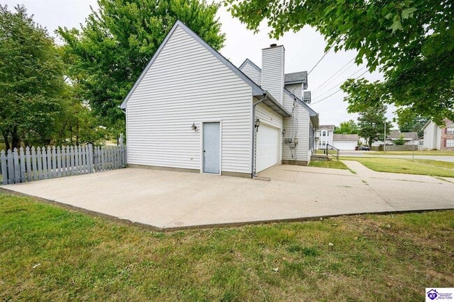 Building Photo - 2001 Oak Meadow Dr