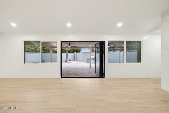 Building Photo - 1216 W Rovey Ave