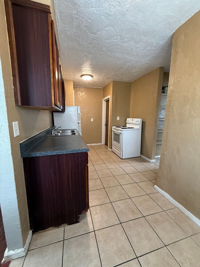 Building Photo - Cozy 1BR in the Heart of OKC – Walk to Plaza District