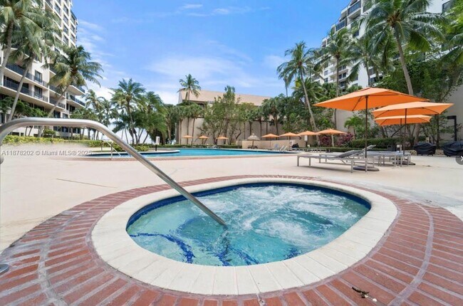 Building Photo - 540 Brickell Key Dr