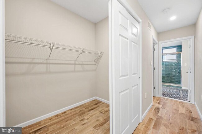 Building Photo - 2540 Sepviva St