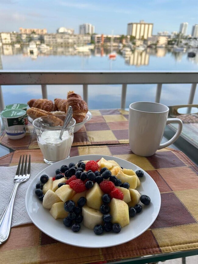 Building Photo - 300 Golden Isles Dr