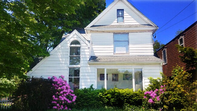 Shaded yard - 2706-1B Buffalo Rd