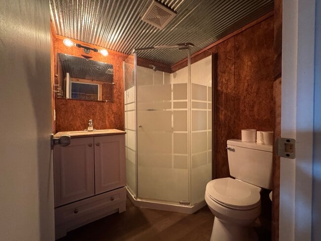 Building Photo - Half Off 1st Month's Rent ! Cozy Tiny Home...