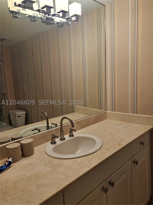 Building Photo - 20201 E Country Club Dr