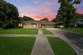 Building Photo - 2210 San Jacinto Dr