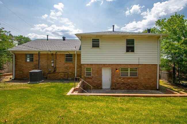 Building Photo - Welcome to a beautifully maintained 4-bedroom, 2-bathroom home located in the highly sought-after...