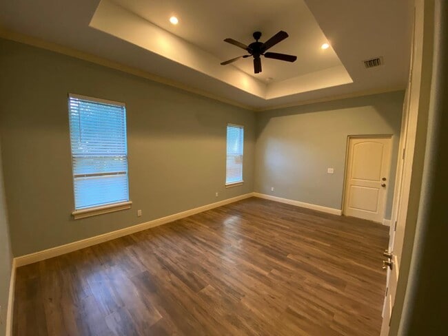 Building Photo - 921 Foxfire Trail