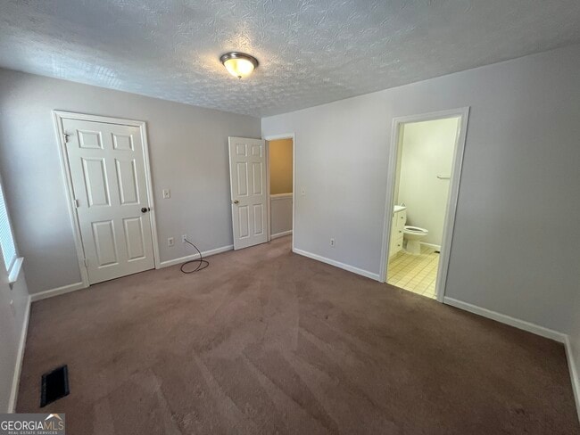 Building Photo - 3461 Kingswood Run