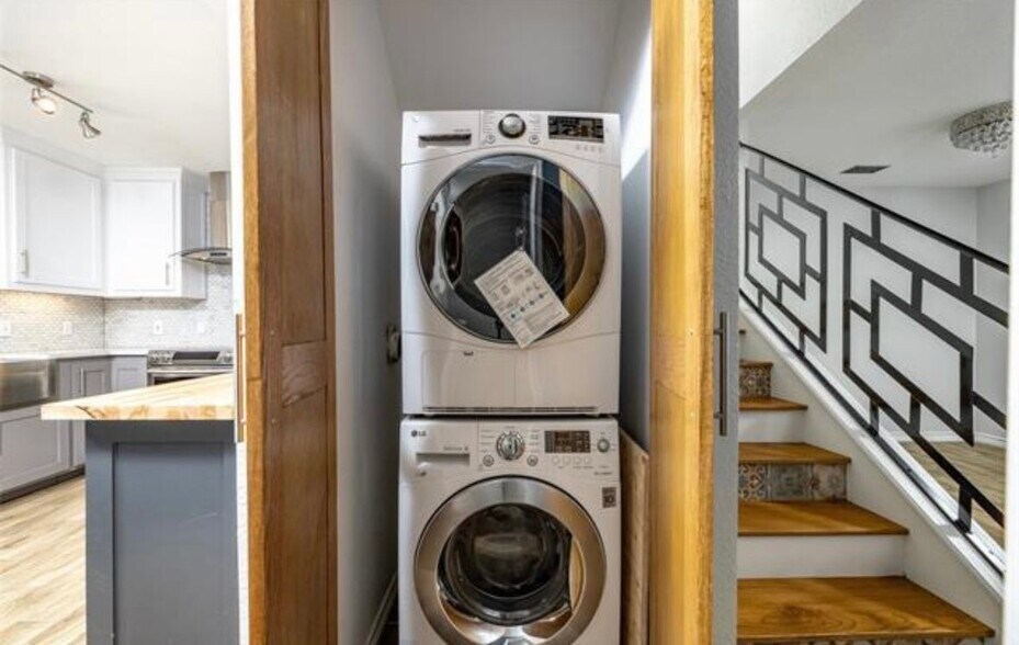 Building Photo - 1802 N Prairie Ave