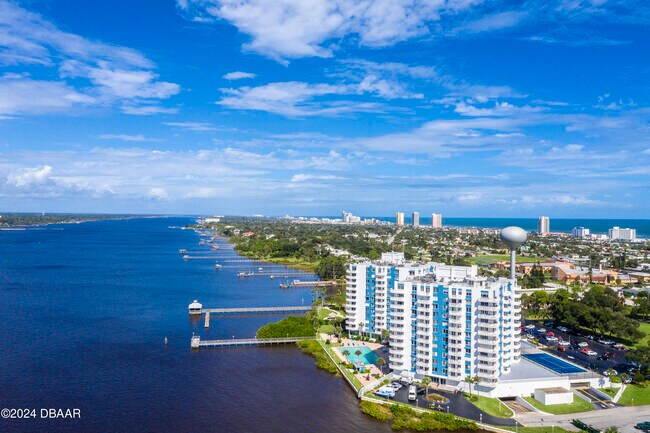 Building Photo - 925 N Halifax Ave