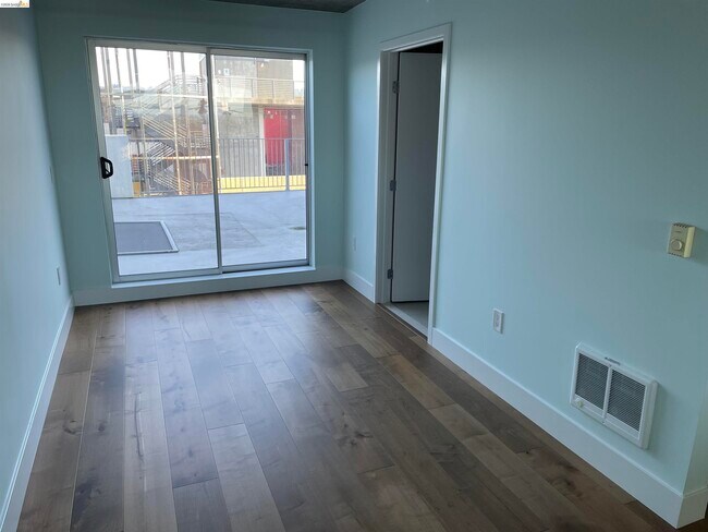 Building Photo - 311 Oak St