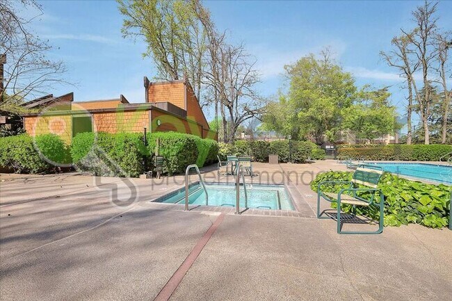 Building Photo - 2254 Woodside Ln