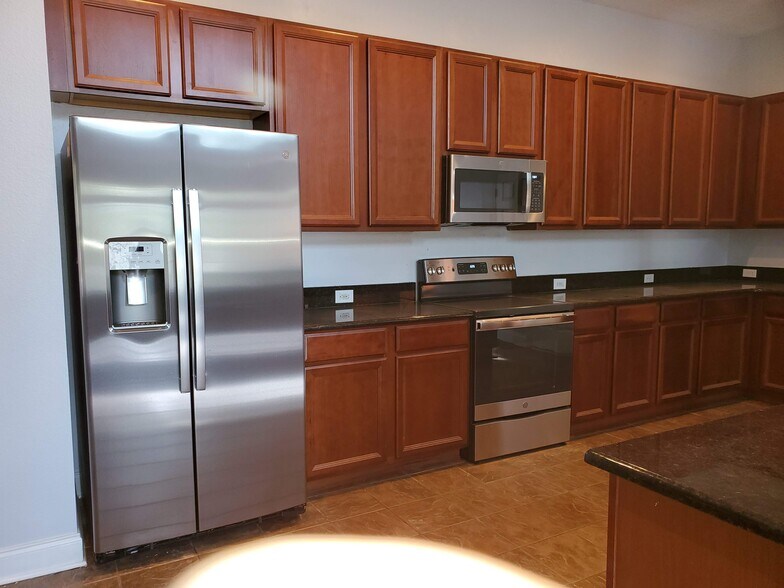 Building Photo - 4062 Markham Pl