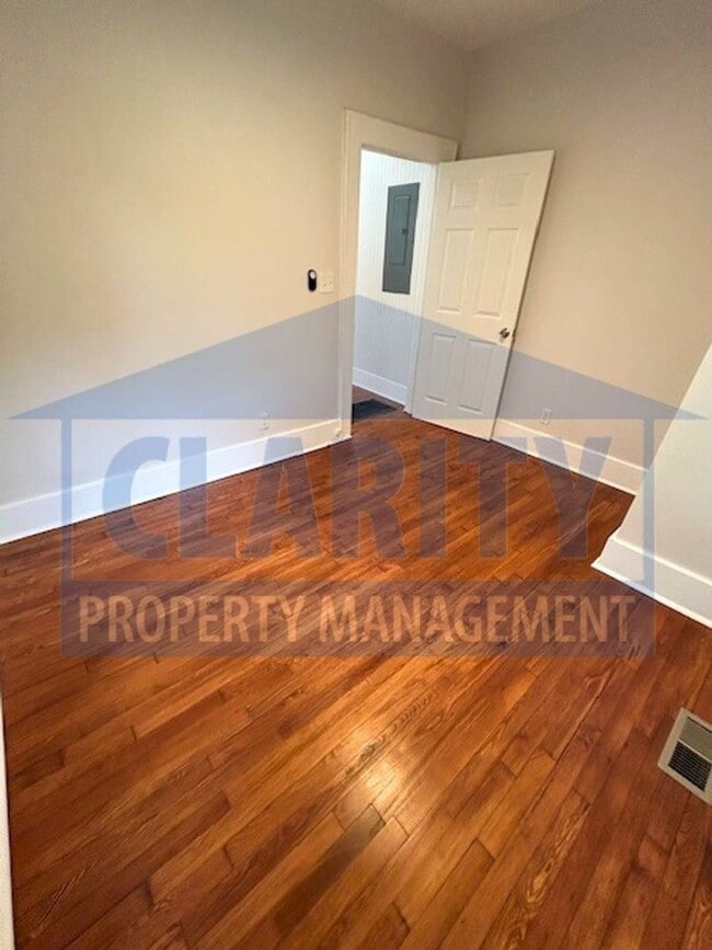 Building Photo - Beautifully Remodeled 3 Bedroom / 2 Bath Home in Chattanooga