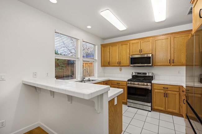 Building Photo - 2023 Northfield Dr