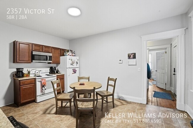 Building Photo - 2357 Victor St