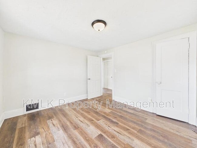 Building Photo - 575 Fernwood Dr