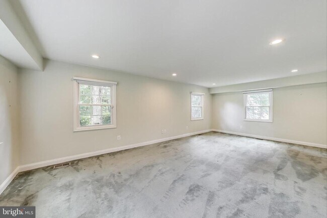 Building Photo - 13704 Beret Pl