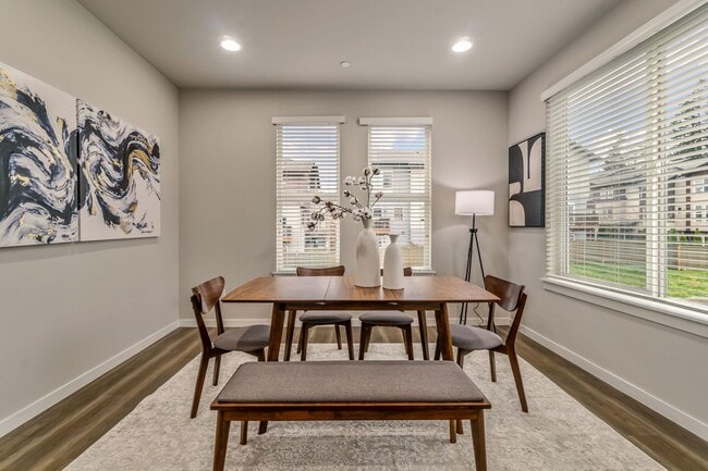 Building Photo - Modern Tri-Level 4BD/3.5BTH Townhouse in Lynnwood for Rent! Pet Friendly!