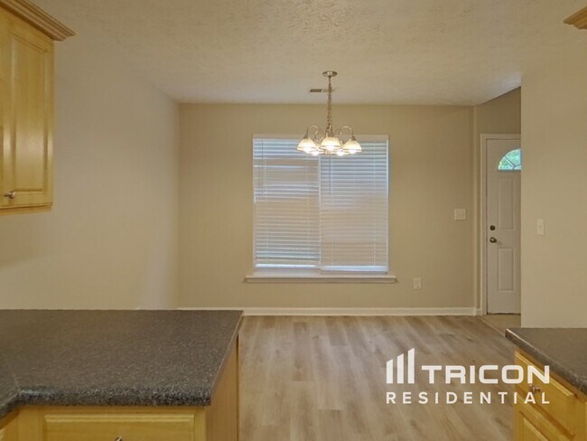 Building Photo - 9521 Lakeview Rd