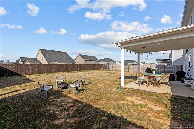 Building Photo - 4 Bedrooms 3 Bathrooms