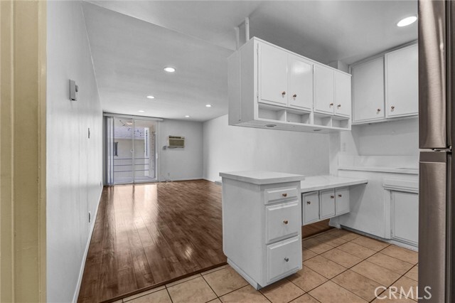 Building Photo - 320 S Gramercy Pl