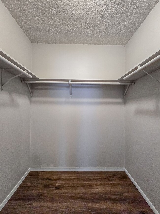 Building Photo - Newly Remodeled 4 bedroom 2 bath home in S...