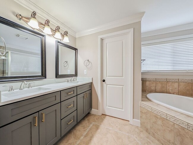 Building Photo - Modern and Elegant 3 Bed 2.5 Bath Home Featuring Luxury Finishes & 3-Car Garage!