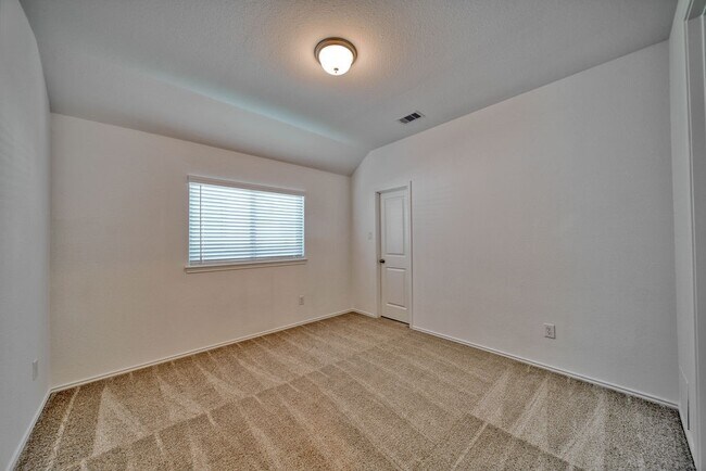 Building Photo - 2334 Honeyberry Shrub Dr