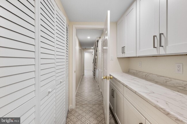 Building Photo - 145 D St SE