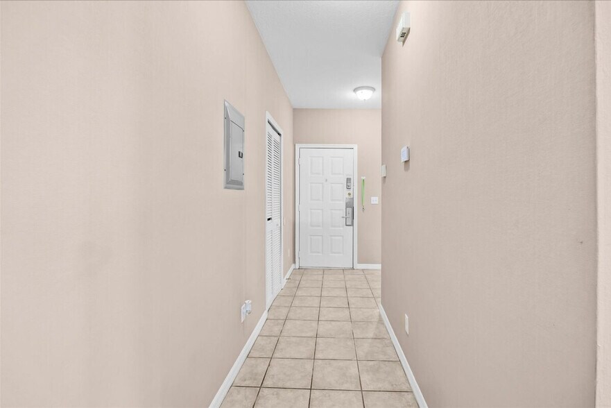 Building Photo - 9955 Perfect Dr