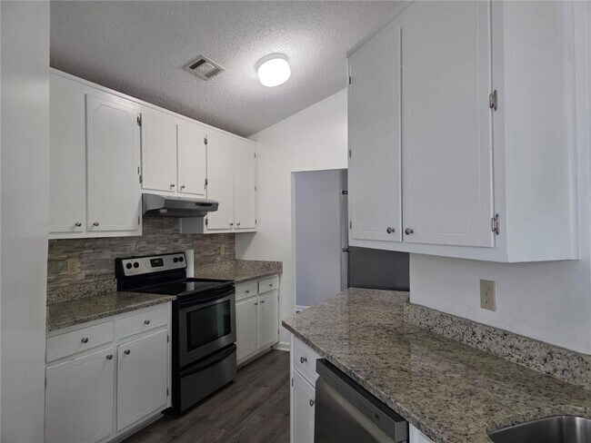 Building Photo - 1155 Riverside Trce