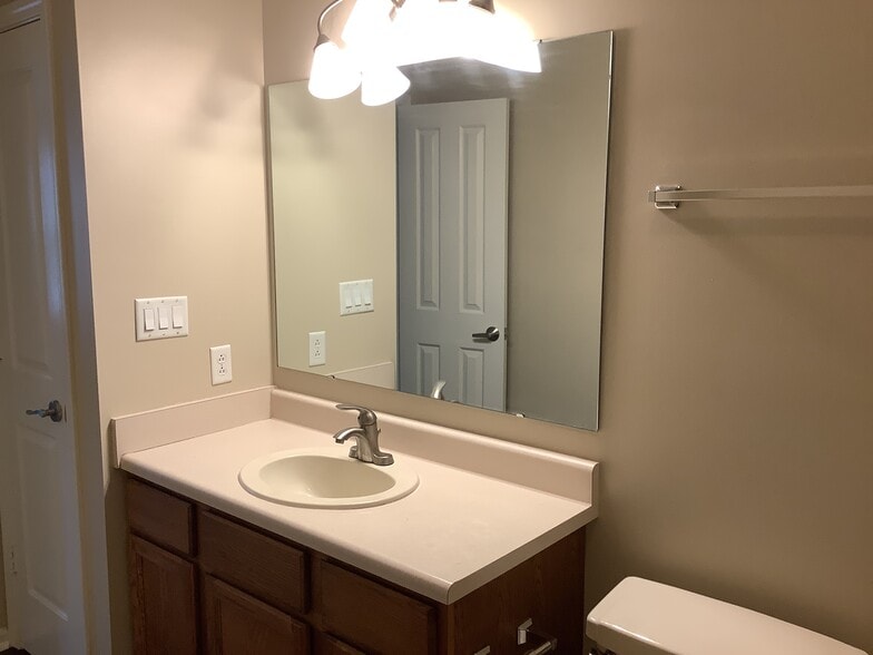 Building Photo - 6002 Candlewick Dr