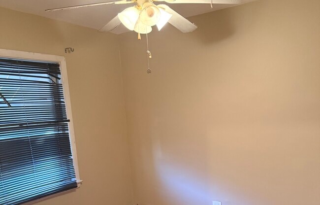 Building Photo - 11706 S Artesian Ave