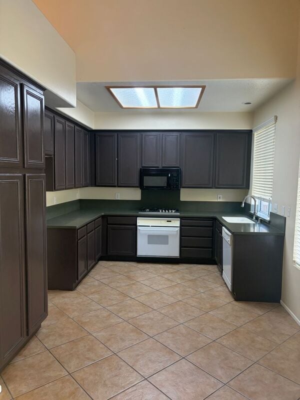 Building Photo - 39366 Calistoga Dr