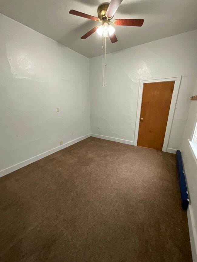 Building Photo - 221 Fir St