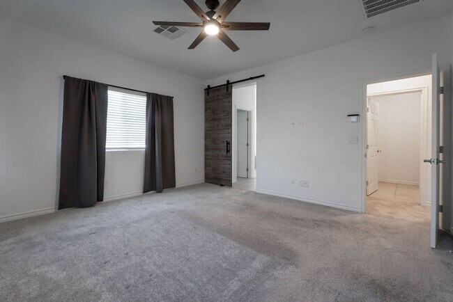 Building Photo - 7126 Calvert Cliffs St